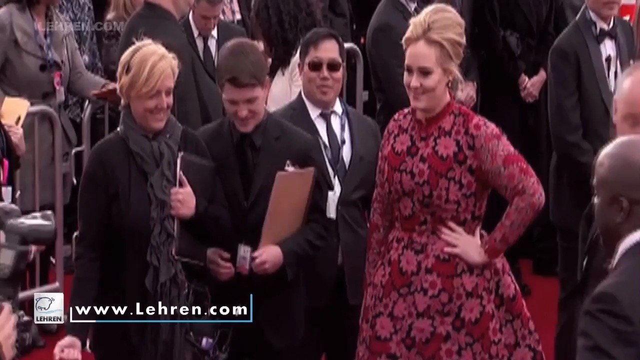 Adele Tries To Steal Christmas But Stole Our Hearts In Christmas Party Pictures!