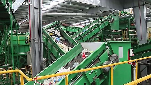 COVID-19: «Μην πετάτε τις μάσκες στον δρόμο» λένε οι επιστήμονες