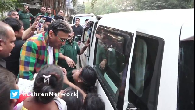 Beggar Kids Ask For Selfies From Bollywood Celebs