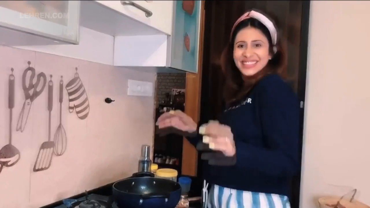 Kishwer Merchantt Surprises Birthday Boy Suyyash Rai With His Favourite Cake