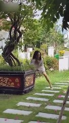 Diệu Nhi xin đồ Ngọc Trinh