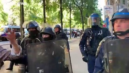 La policía dispersa una manifestación para pedir una regularización masiva de inmigrantes en Francia