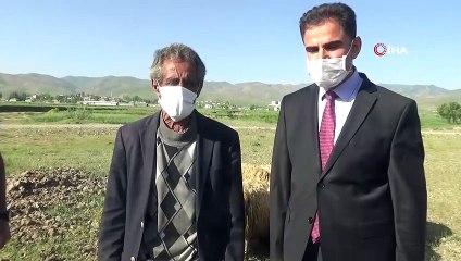 Bakan Pakdemirli’nin Talimatlarıyla Sarı Kızın Sahibi Mehmet Amcaya 20 Koyun Verildi