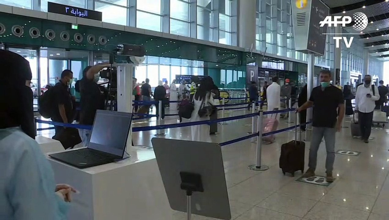 السعودية تستأنف الرحلات الجوية الداخلية