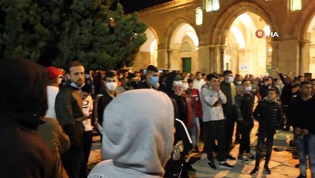 - Mescid-i Aksa 2 ay sonra yeniden ibadete açıldı- Filistinliler, sabah namazını kılmak için Mescid-i Aksa'ya akın etti