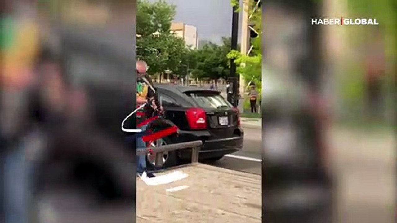 ABD'de polis şiddetini protesto eden gruba "ok ve yaylı" saldırı! O anlar saniye saniye kaydedildi