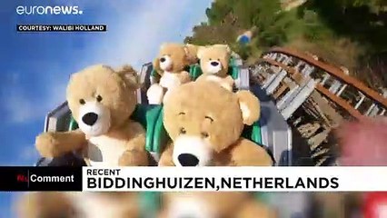 شاهد: دمى لدببة عملاقة تستمتع بمغامرة السفينة الدوارة في مدينة ألعاب هولاندية