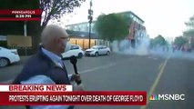 ABD'de polis göz yaşartıcı gaz ve lastik mermiyle ateş etti