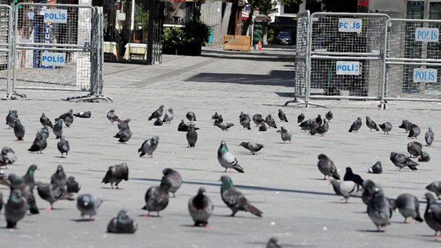 Gezi Parkı ve çevresi polis bariyerleriyle kapatıldı