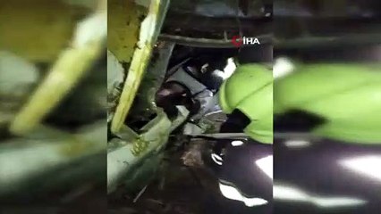 Hurdaya dönen otomobilde genç öğretmen can verdi