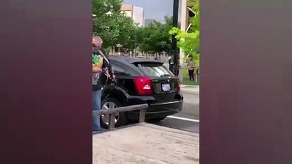 George Floyd protestoları | Bir kişi, göstericileri okla vurmaya çalıştı!