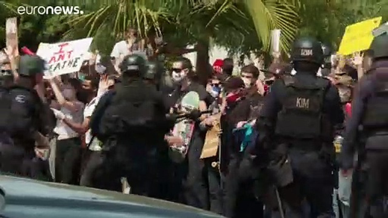 George Floyd killing: Fires set near White House as US protests continue