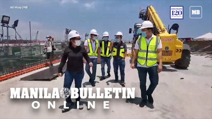 DPWH Sec. Mark Villar inspects the R10 ramp for the Harbor Segment 10