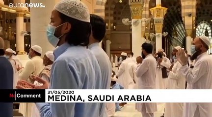 Les fidèles saoudiens de retour dans les mosquées