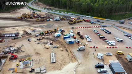 Польша роет канал в обход России