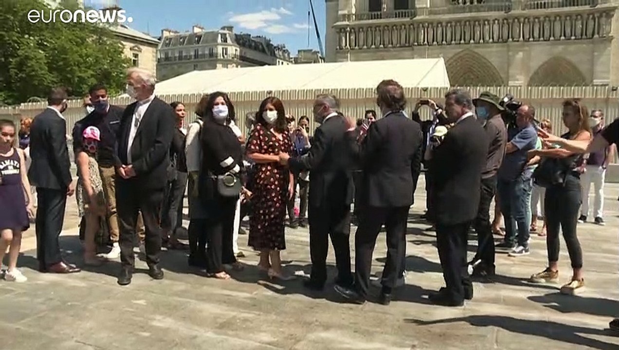 Réouverture du parvis de la cathédrale Notre-Dame de Paris