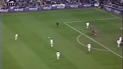 Roberto Carlos Free Kick Style