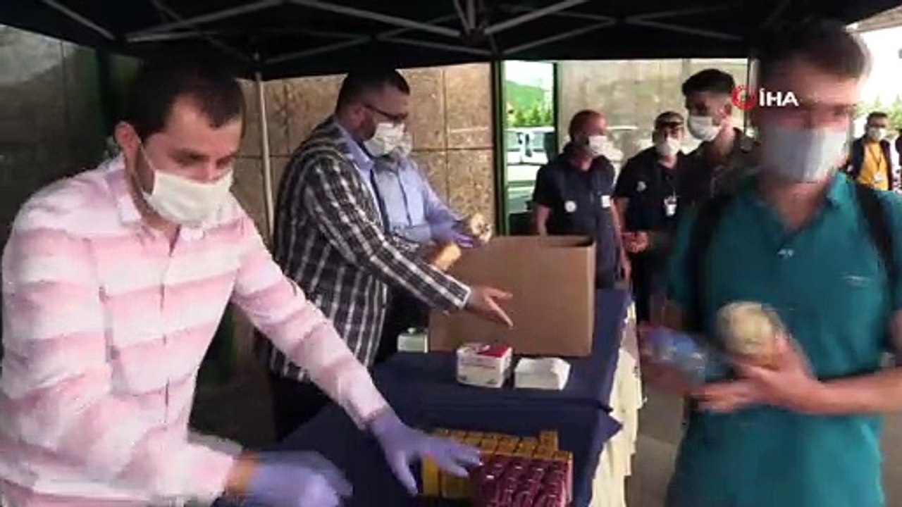 Kocaeli’de terhis olan askerlere otogarda uğurlama sürprizi