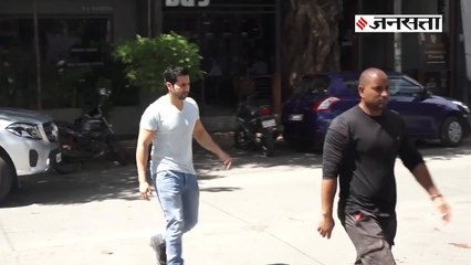 महाराष्ट्र में सितारों ने दिया वोट तो हरियाणा में अलग अंदाज में पहुंचे नेता