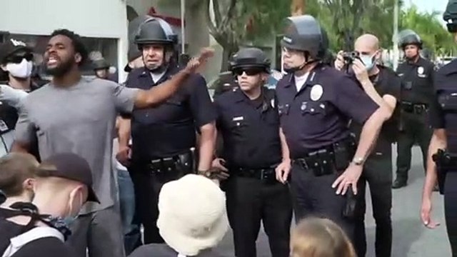 US Activists cheer on Los Angeles police chief during George Floyd protest saying murder was in cold Blood