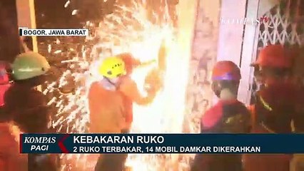 2 Ruko di Bogor Terbakar, Petugas Jebol Pintu untuk Padamkan Api