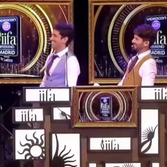 Ranveer proposed Deepika on stage.