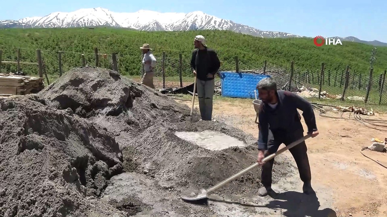Terör nedeniyle hasret kaldıkları köylerine 27 yıl sonra kavuştular