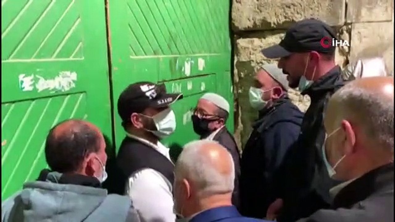 Mescid-i Aksa 2 ay sonra yeniden ibadete açıldı