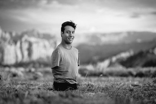 Un homme né sans bras ni jambes devient danseur professionnel