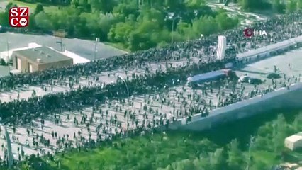 Minneapolis'te tanker, göstericilerin arasına daldı