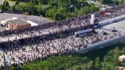 Protestoların sürdüğü ABD'de bir tanker kalabalığın arasına daldı