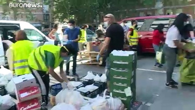 Ουρές στις τράπεζες τροφίμων της Ισπανίας