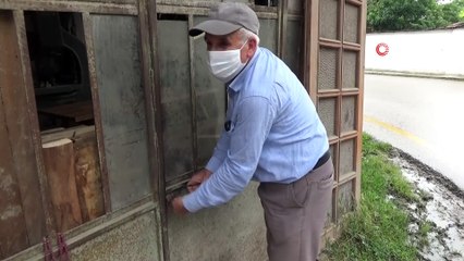 Yaşlı adam, aylar sonra dükkanını açtı