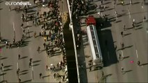 شاهد: شاحنة تحاول بالقوة شق طريقها وسط حشود المتظاهرين في مينيابوليس