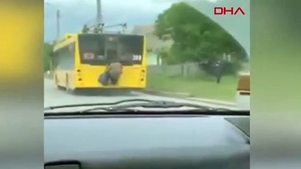 Yaşlı kadın, toplu taşıma yasağına böyle çözüm buldu