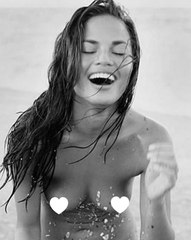 Chrissy Teigen, sans rien sur la peau, annonce retirer ses implants et arrêter avec la chirurgie esthétique