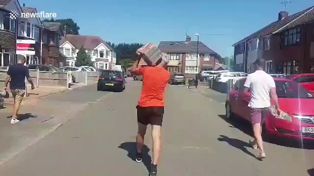 Dad-of-three completes 26-mile marathon carrying hod of bricks