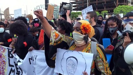 Adiada primeira audiência de Derek Chauvin