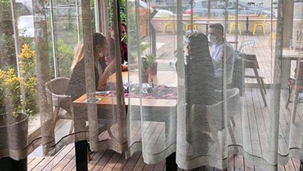 Ankara’da kafede perdeli corona virüsü önlemi