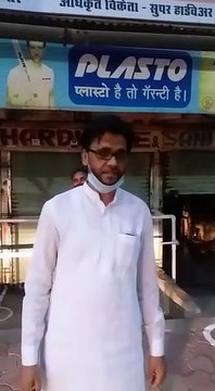 खजराना व्यापारियो ने सोशल डिस्टेंसिग का पालन और मास्क लगाने का दिया संदेश