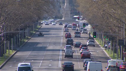 Скачать видео: Las ventas de coches caen otro 73% en mayo