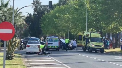 Momento de la detención de uno de los ocupantes del vehículo en el que viajaban los miembros de la banda.