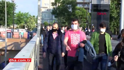 Metrobüs ve tramvay duraklarında tedirgin eden görüntü