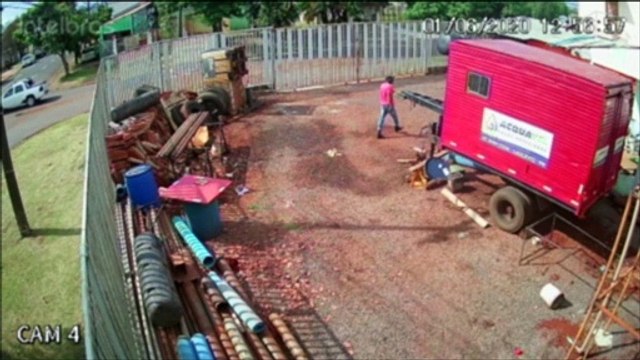 Ladrão retira água de máquina de lavar roupas para furtar eletrodoméstico