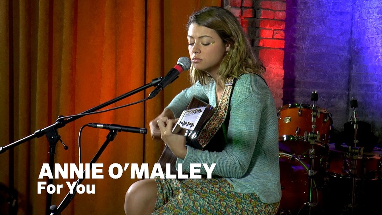 Dailymotion Elevate: Annie O'malley - "For You" live at Cafe Bohemia, NYC