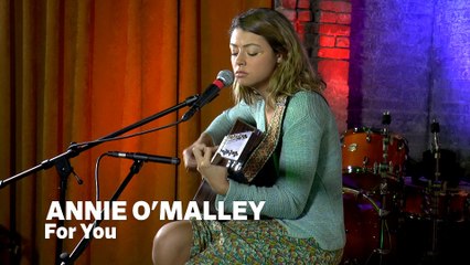 Dailymotion Elevate: Annie O'malley - "For You" live at Cafe Bohemia, NYC