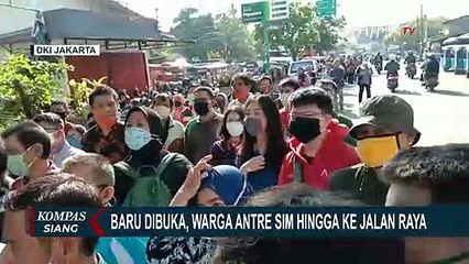 Membludak! Warga Antri Perpanjang SIM Hingga ke Jalan Raya