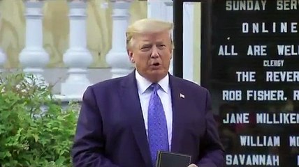 Elinde bir İncil tutarak konuşan Trump, "Dünyanın en iyi ülkesine sahibiz" dedi.