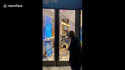 Widespread looting hits Manhattan as curfew sets in