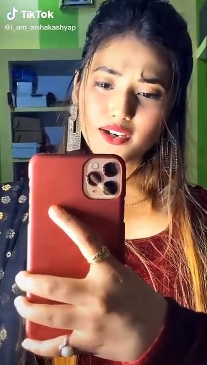 Aisha kashyap tik tok video Aisha kashyap Shayari viral video 2020 Tik Tok shayari video